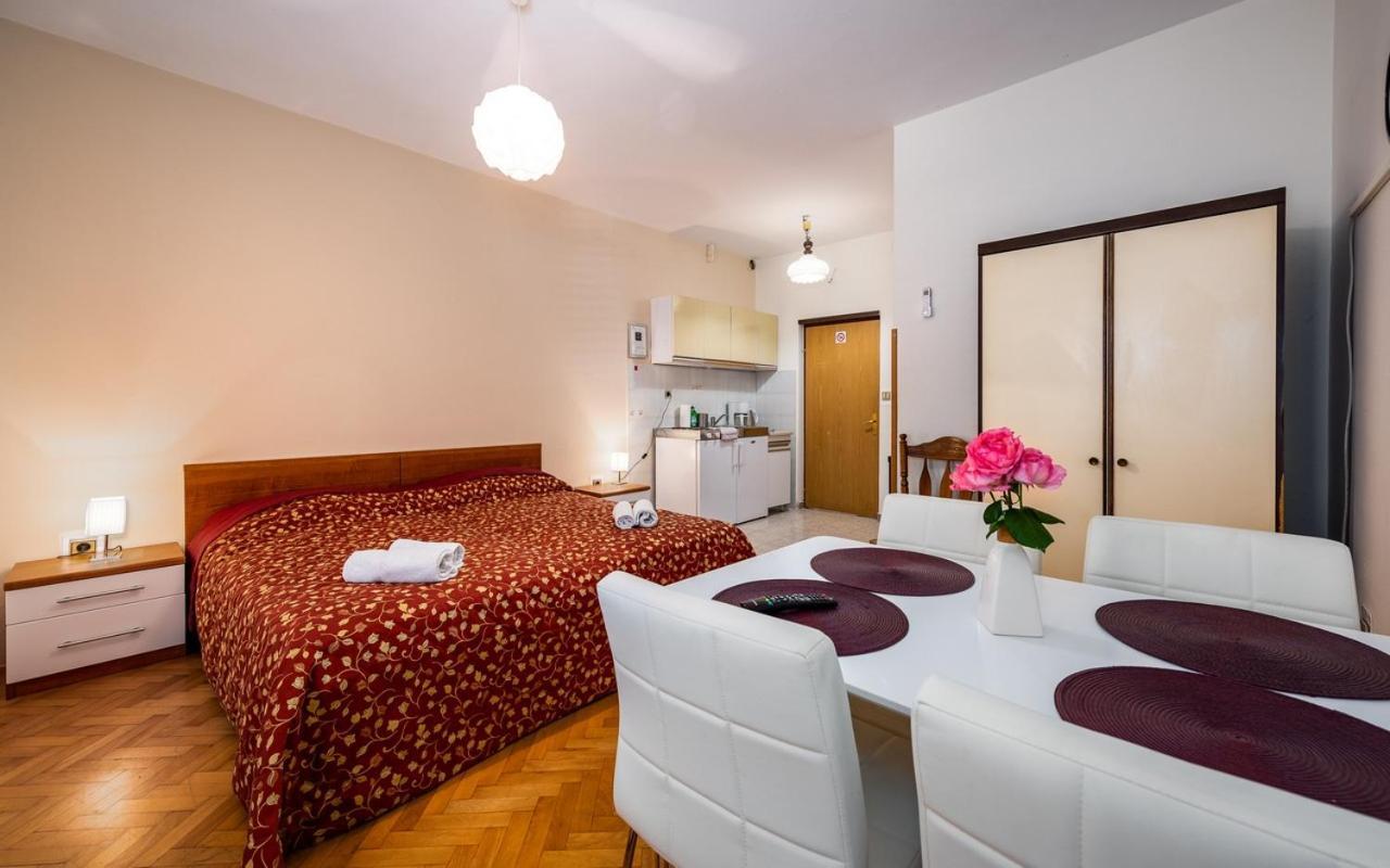 Apartmani Lido Basanija Luaran gambar